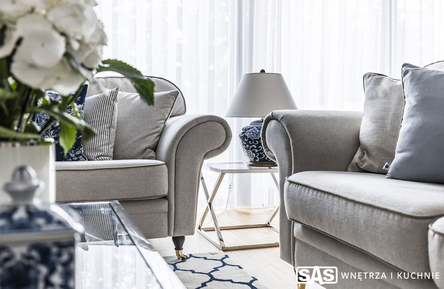 Elegantní kuchyně v šedé barvě