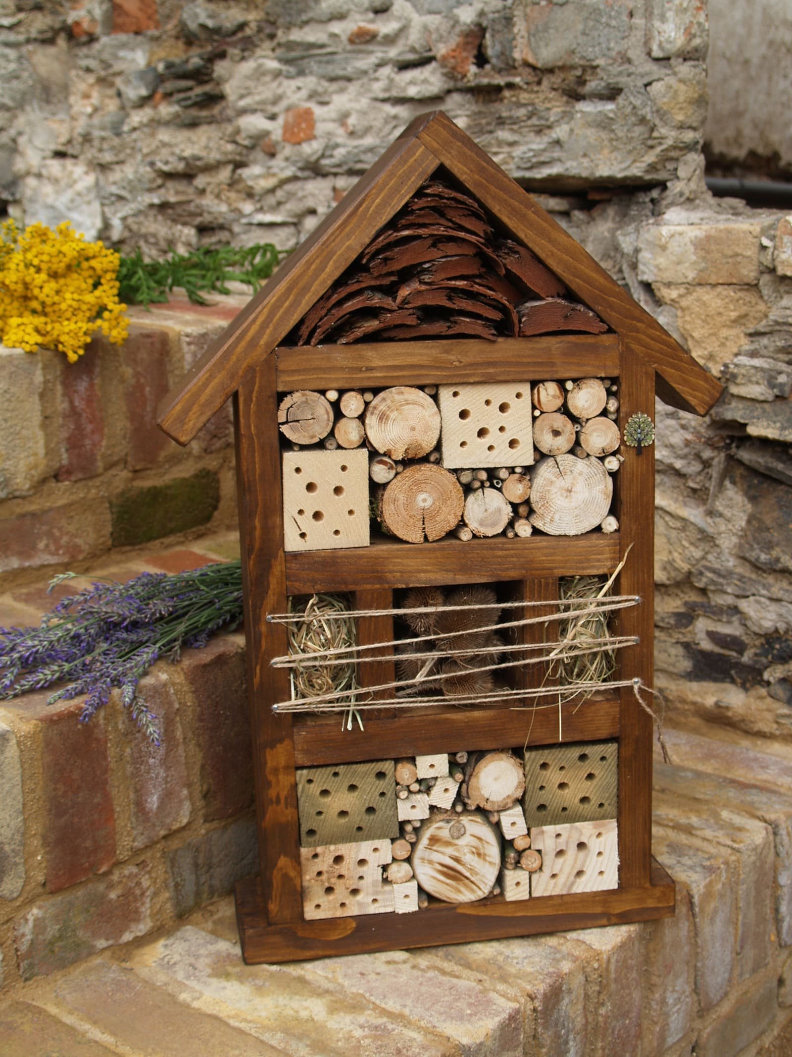 Hmyzí hotel pro užitečné pomocníky