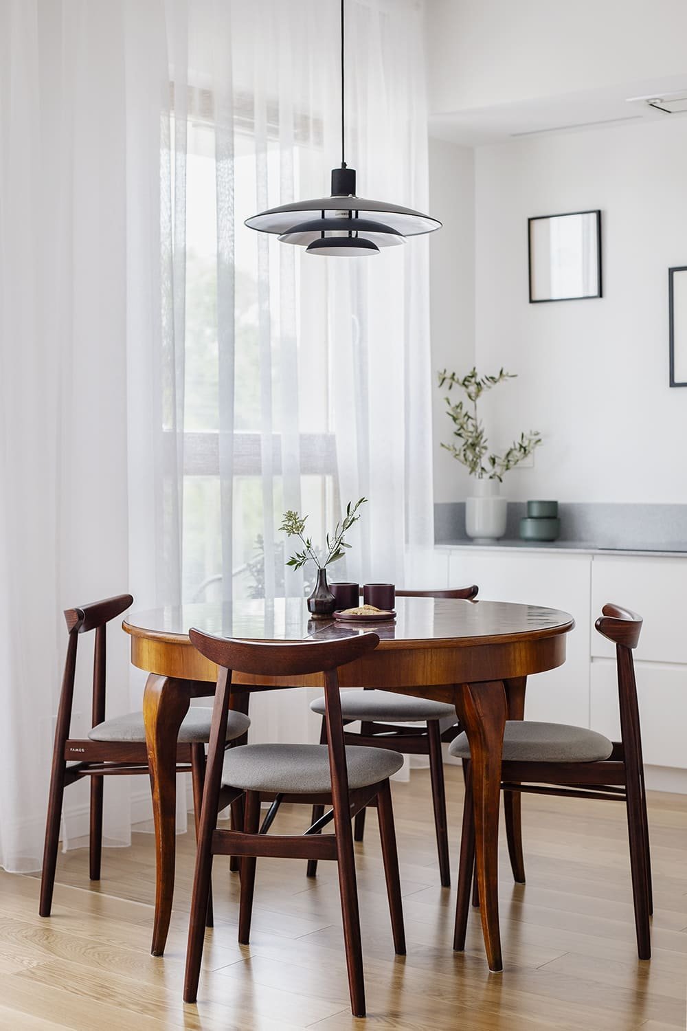 Interiér v minimalistickém duchu s retro prvky