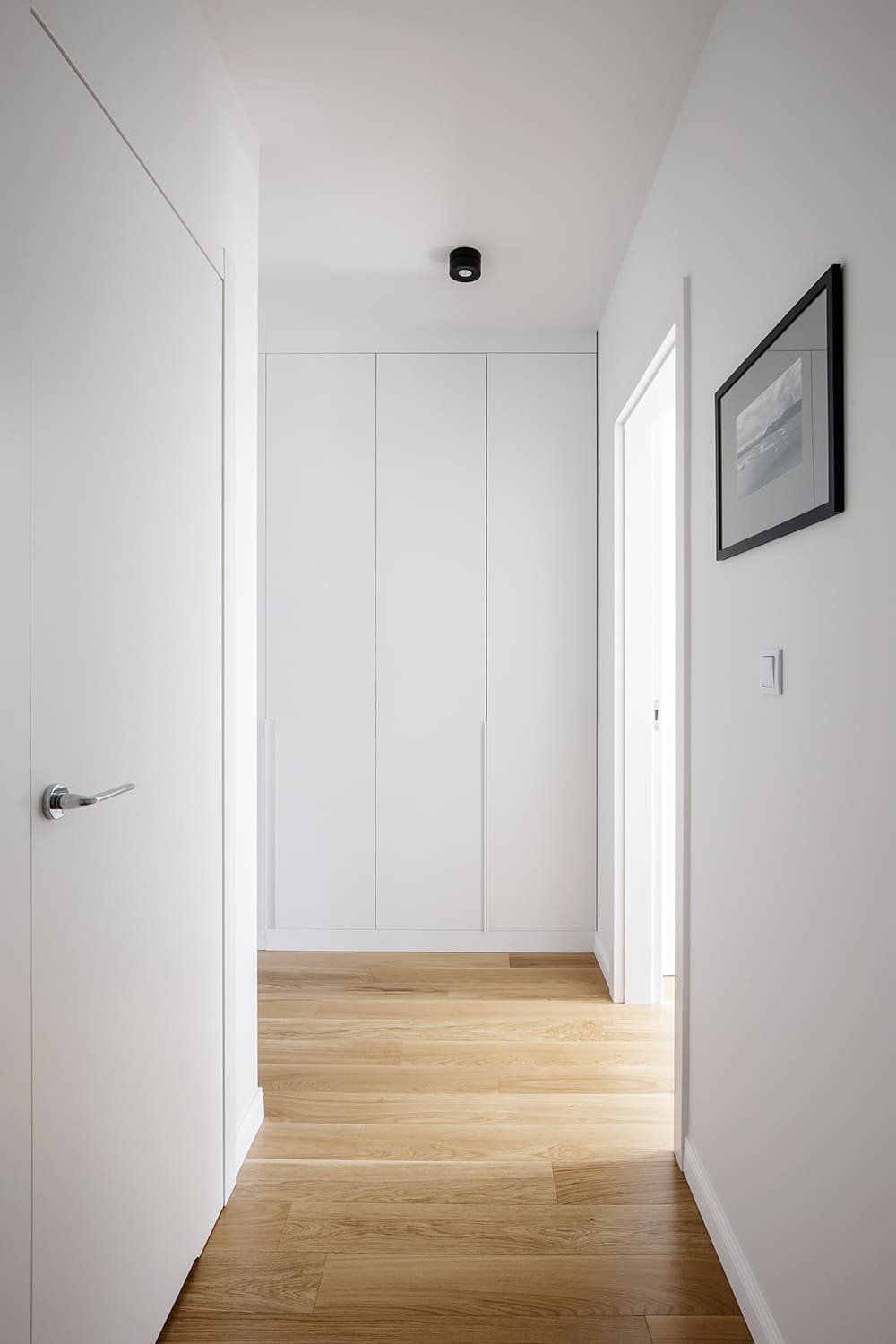 Interiér v minimalistickém duchu s retro prvky