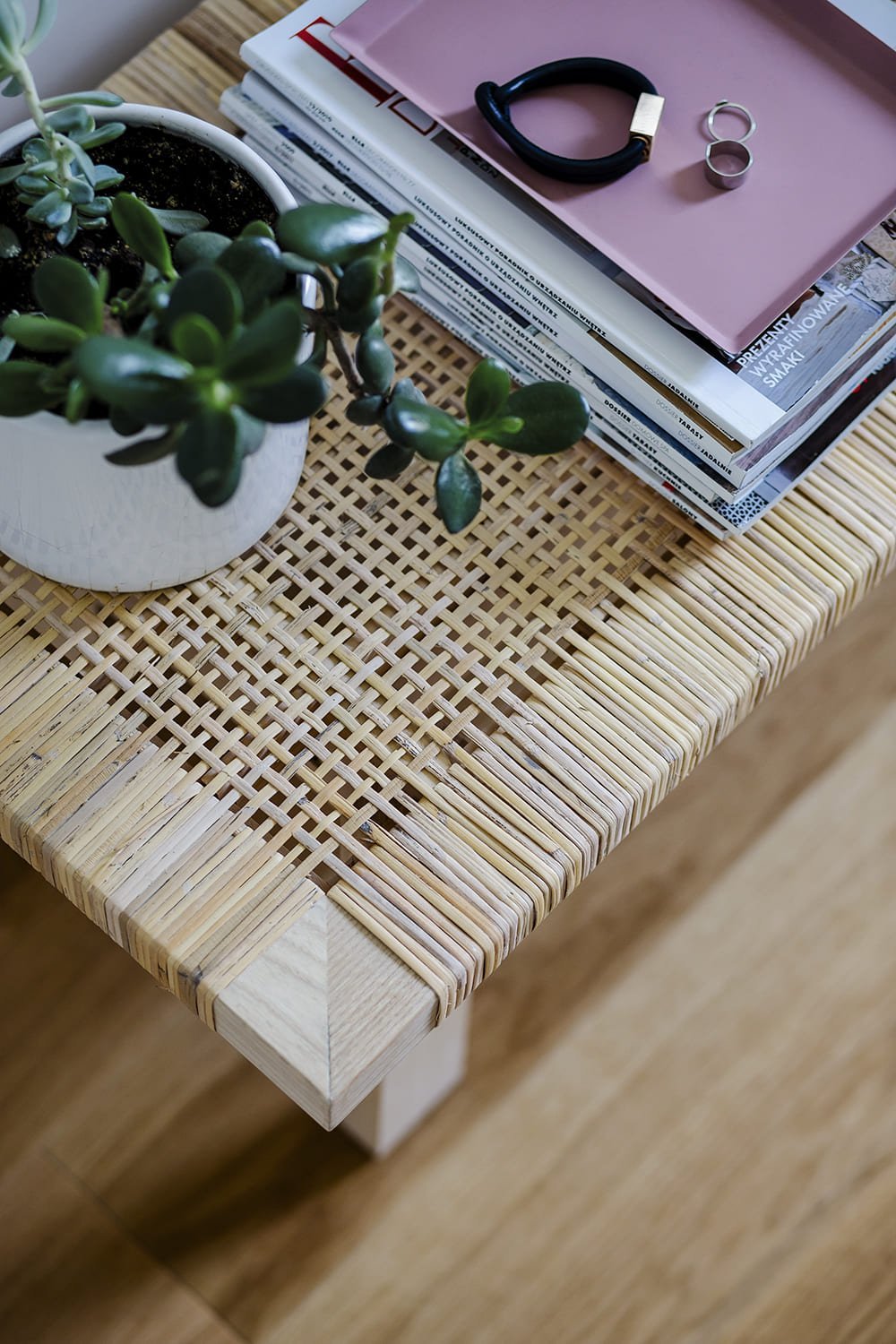 Interiér v minimalistickém duchu s retro prvky