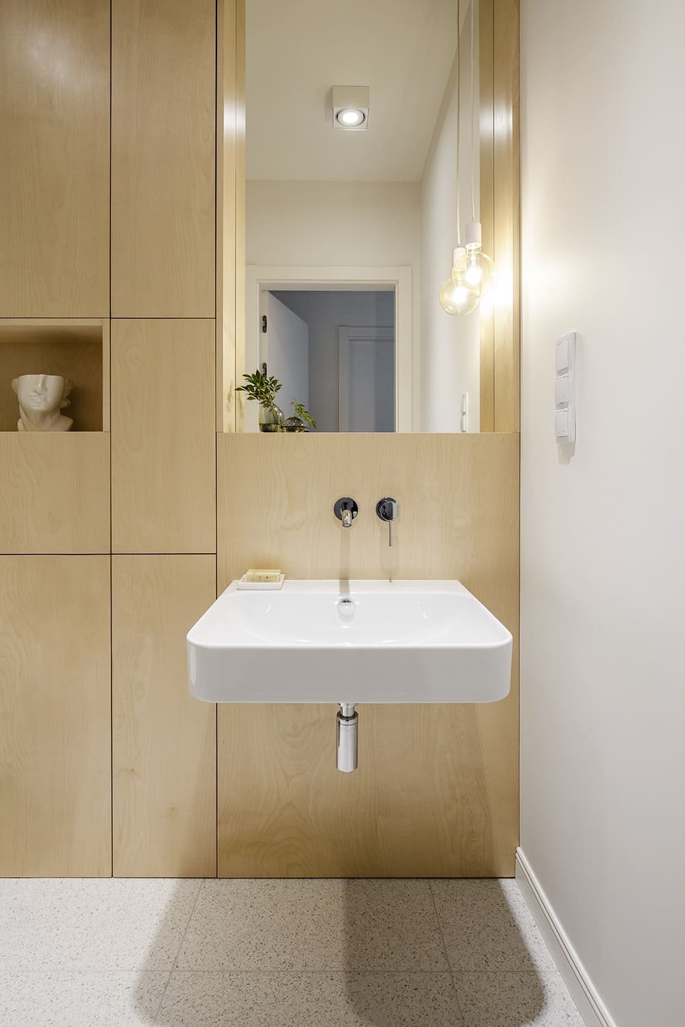 Interiér v minimalistickém duchu s retro prvky