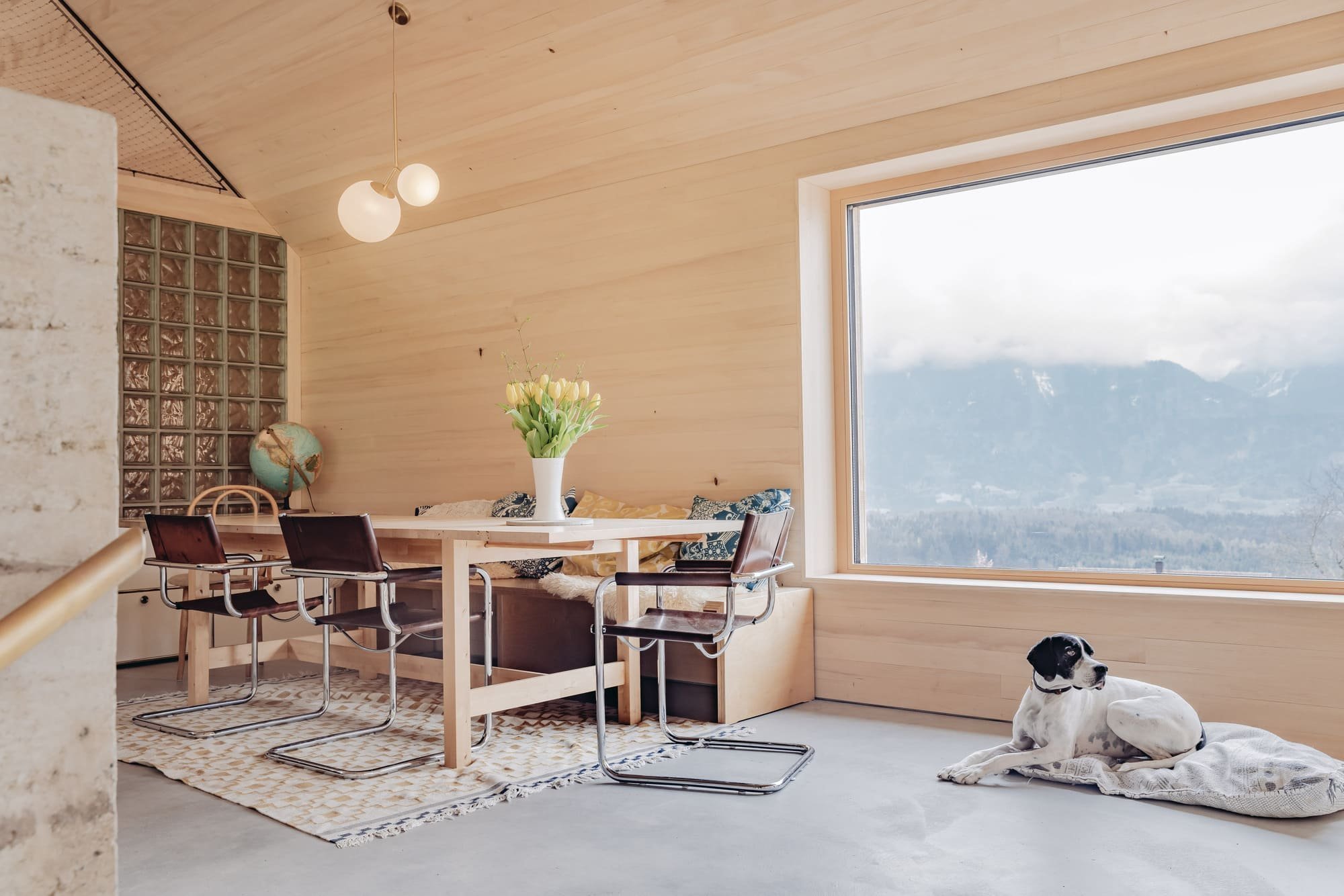 Jednoduchá dřevostavba respektující historii regionu