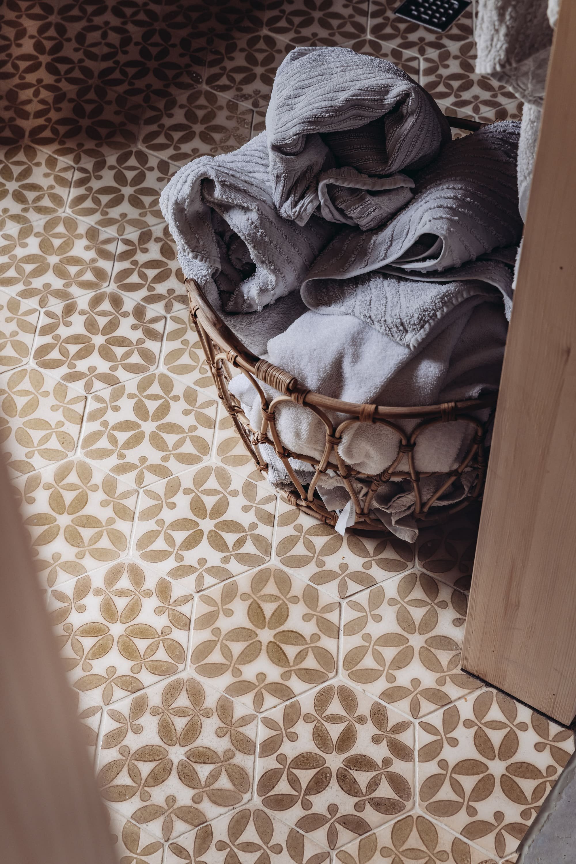 Jednoduchá dřevostavba respektující historii regionu