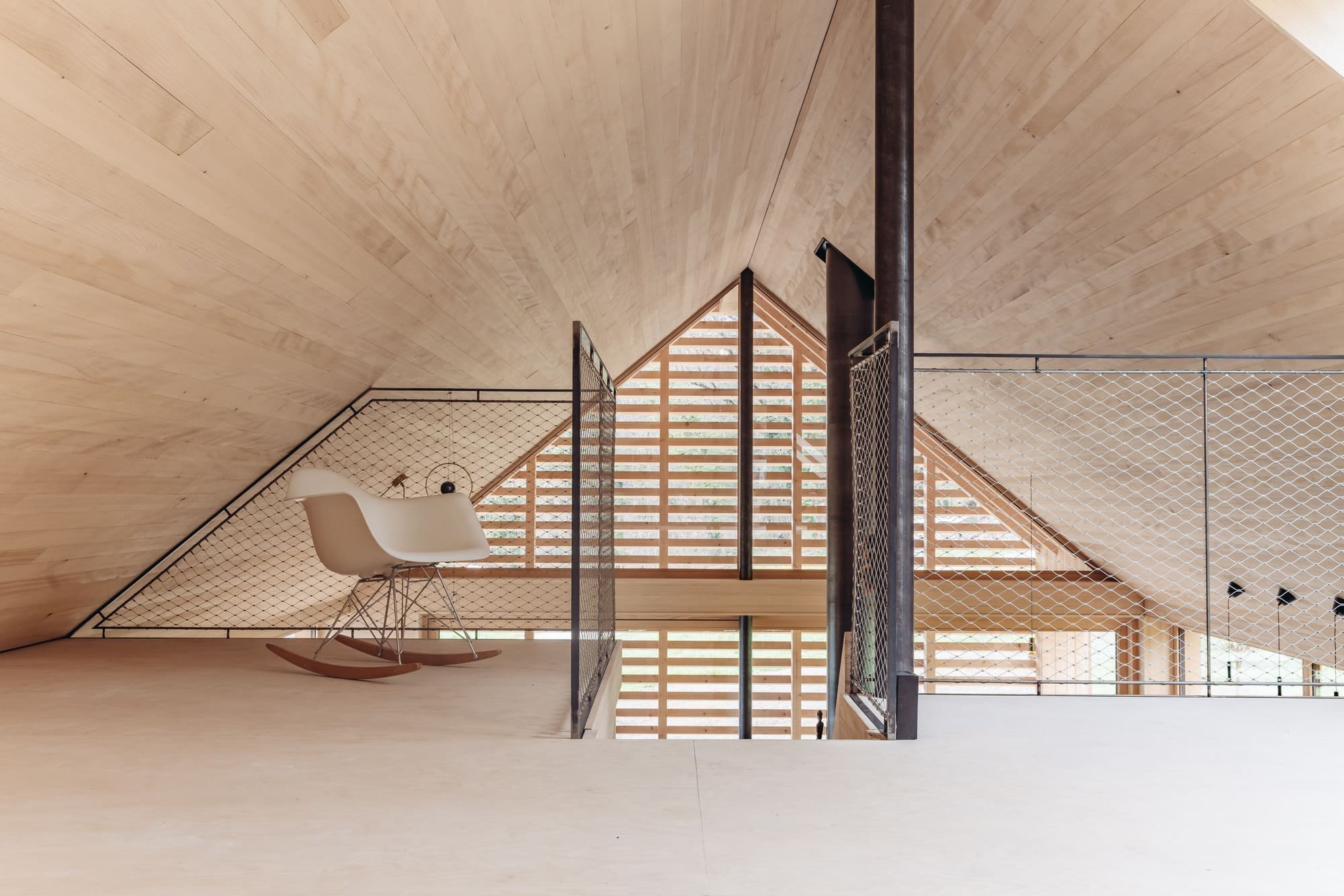 Jednoduchá dřevostavba respektující historii regionu