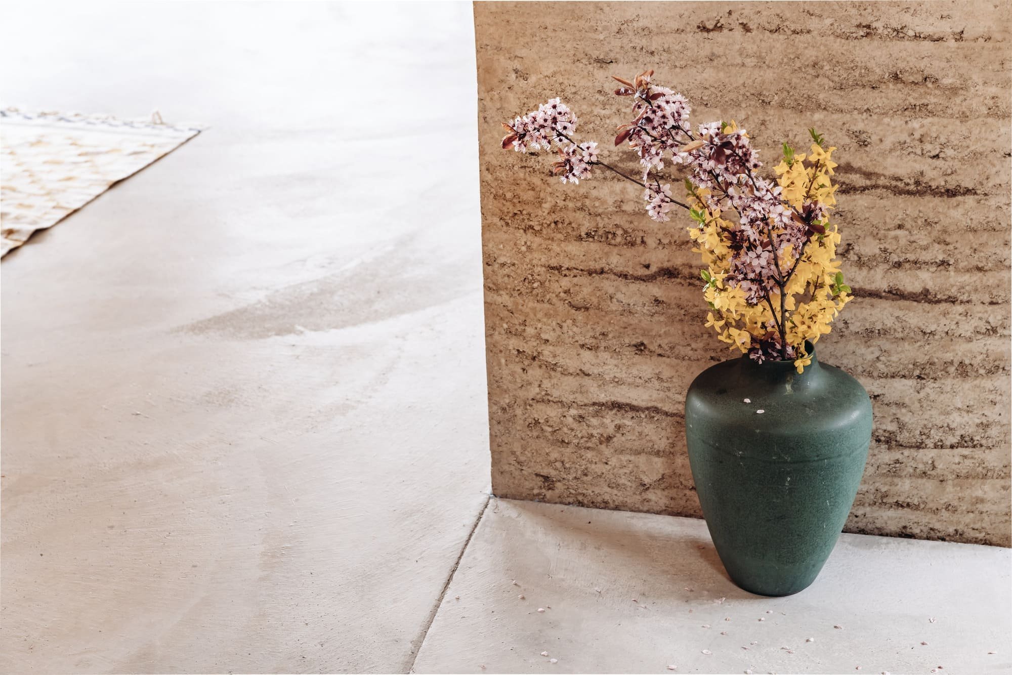 Jednoduchá dřevostavba respektující historii regionu