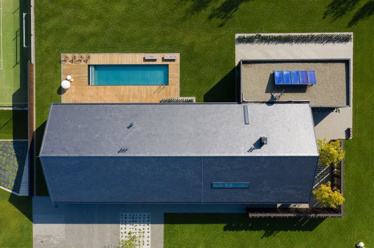 Jednoduchý dům s bazénem v Beskydech