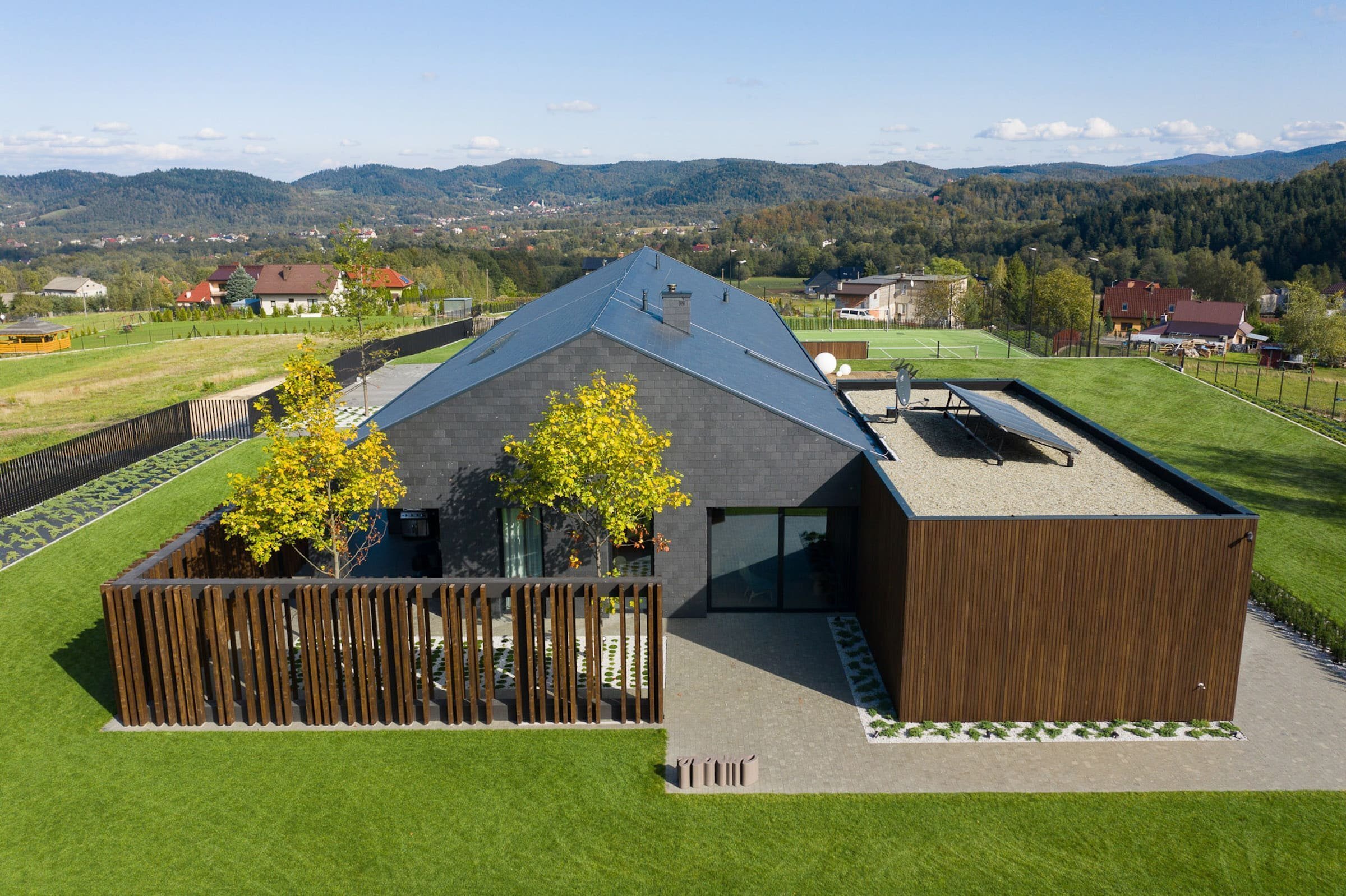 Jednoduchý dům s bazénem v Beskydech