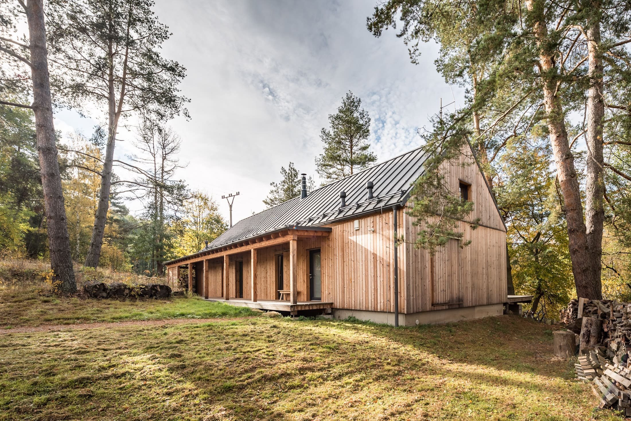 Jednoduchý víkendový dům Bernau