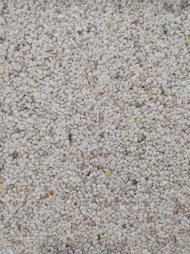 Kamenný koberec při renovaci starých ploch a kolem bazénu