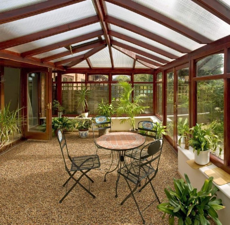 Kamenný koberec při renovaci starých ploch a kolem bazénu