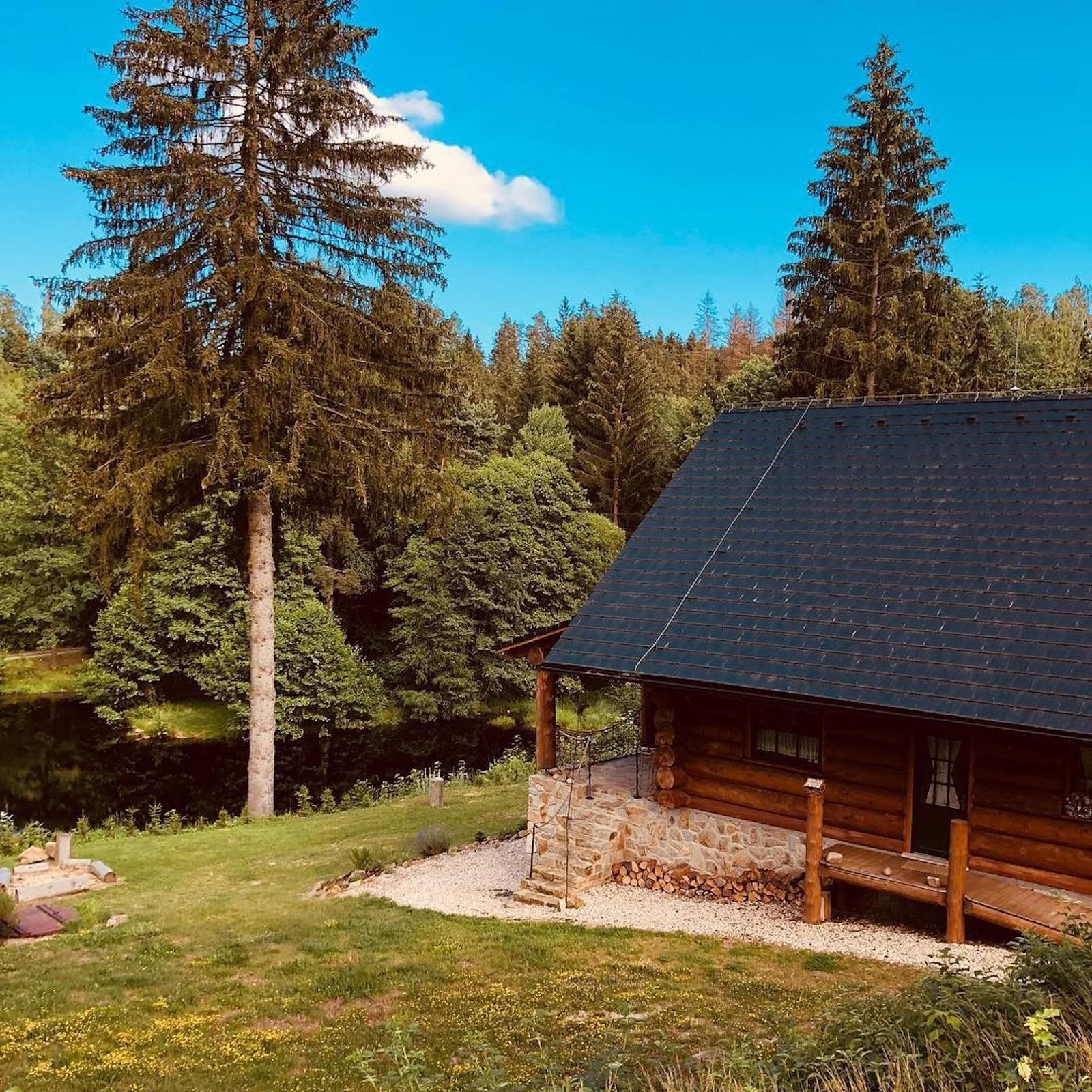 Kanadský srub v České Kanadě