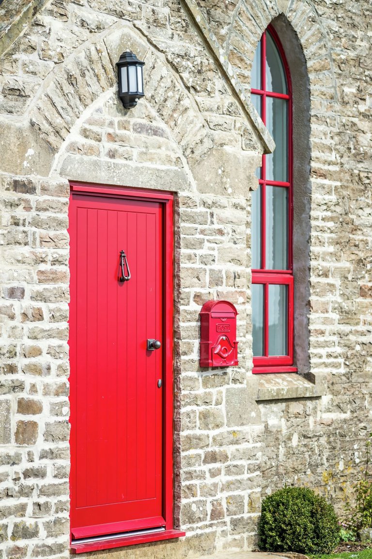 Zrekonstruovaná kaple pro víkendové bydlení