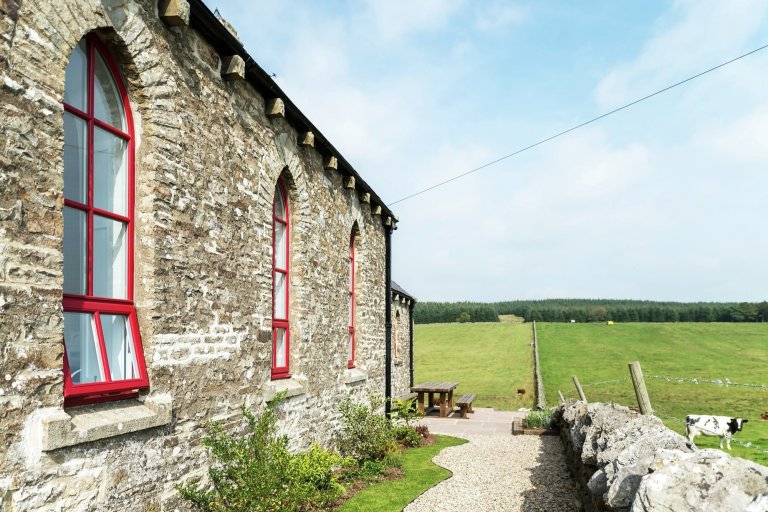 Zrekonstruovaná kaple pro víkendové bydlení