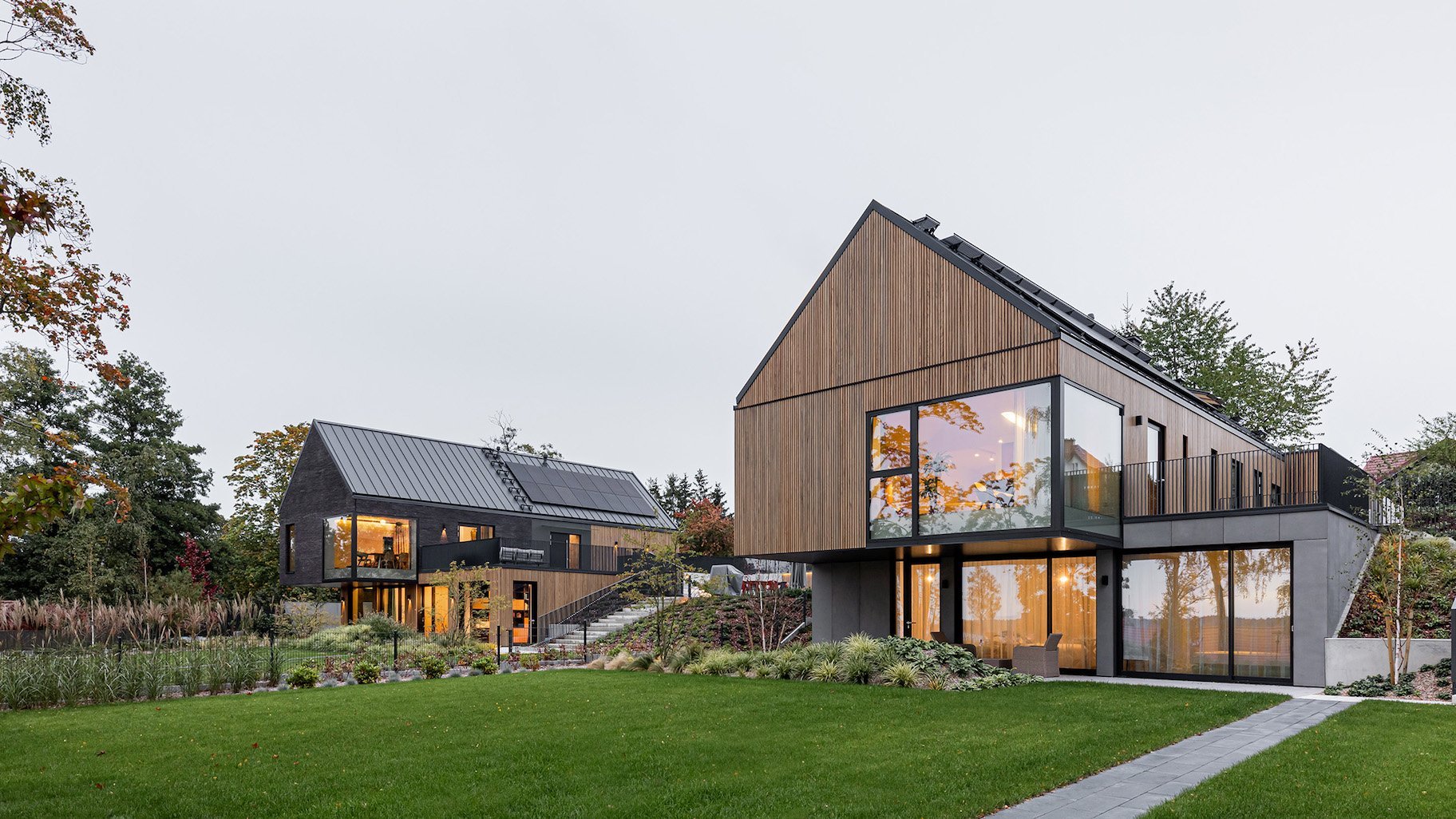 Komplex dvou rodinných domů na břehu jezera