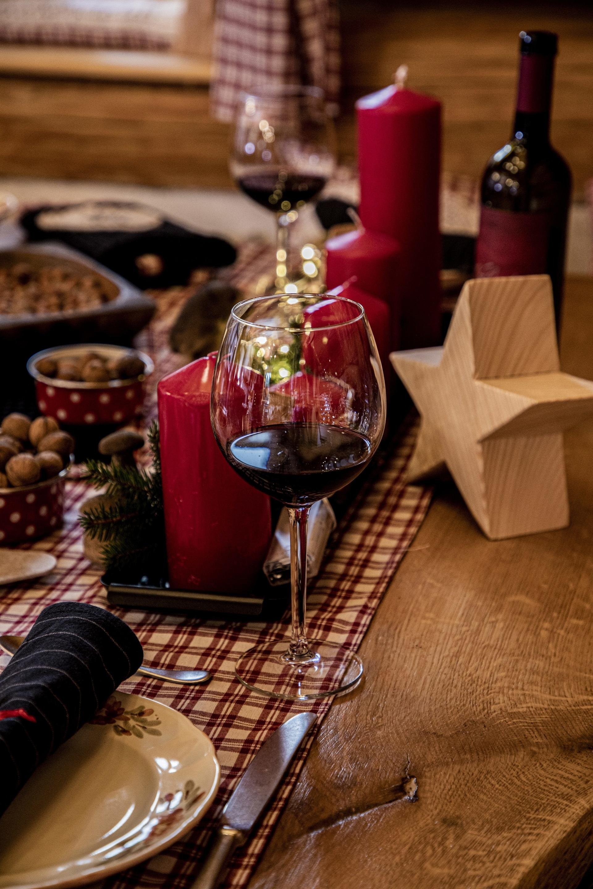 Kouzelný srub na samotě o vánočním čase