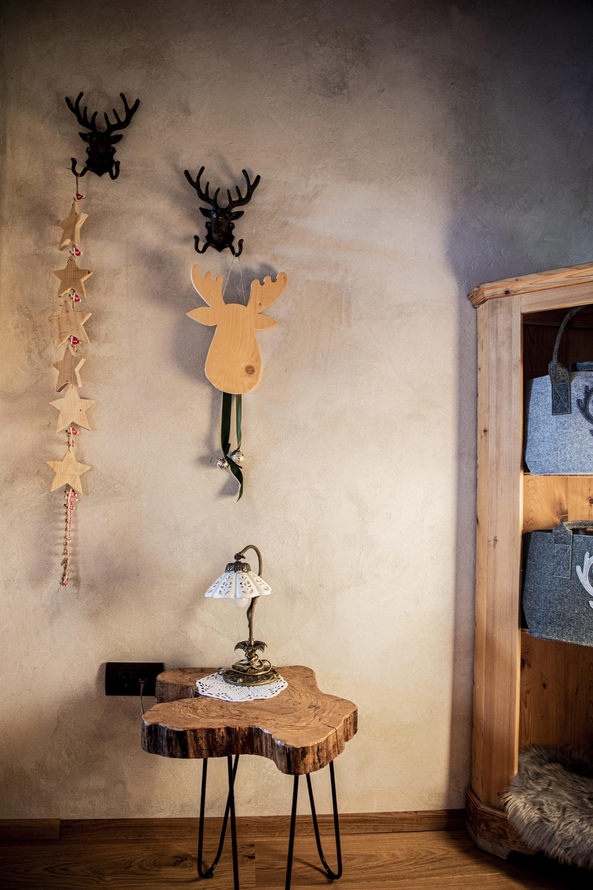 Kouzelný srub na samotě o vánočním čase