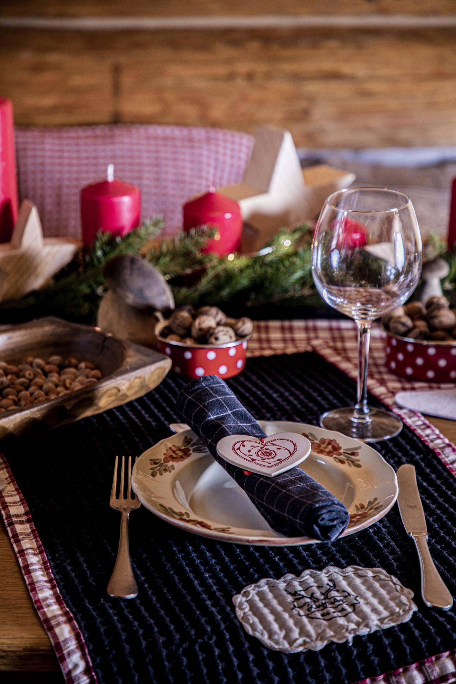 Kouzelný srub na samotě o vánočním čase