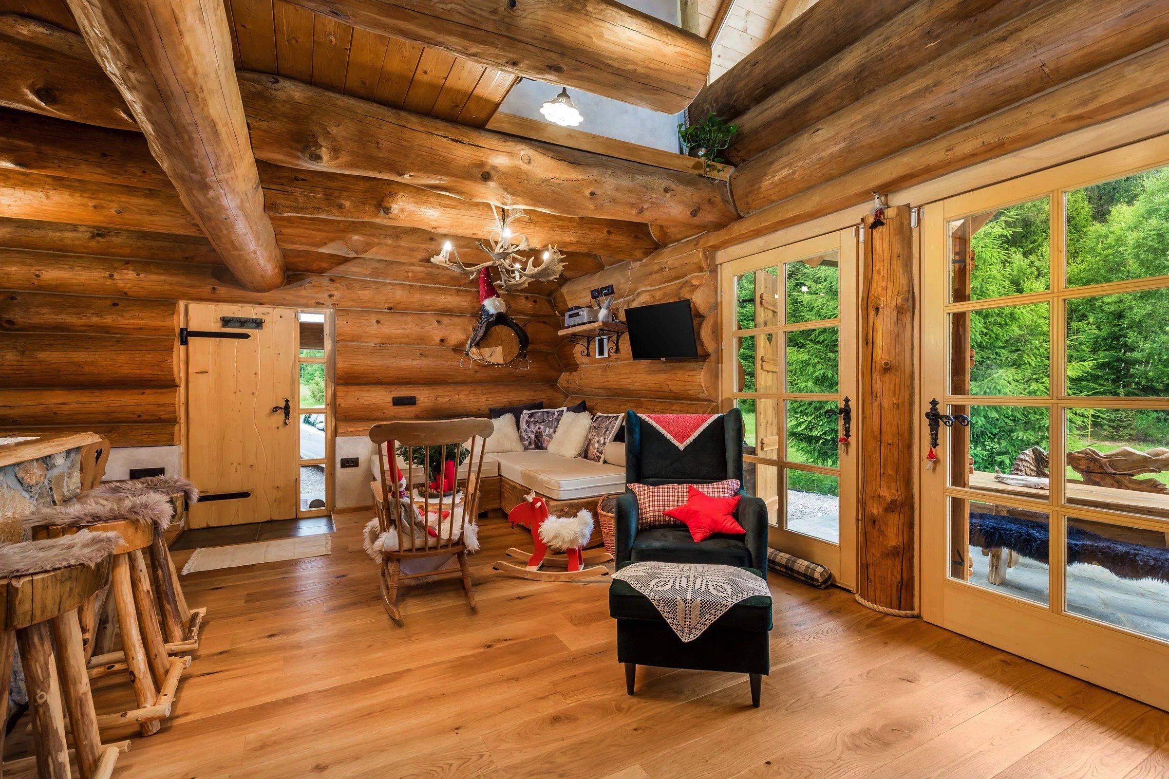 Kouzelný srub na samotě o vánočním čase