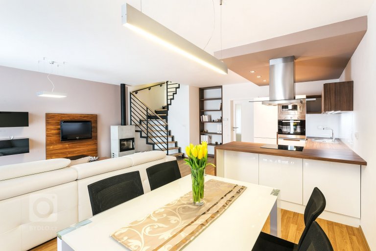 Kuchyně v obývacím pokoji, nebo zvlášť?