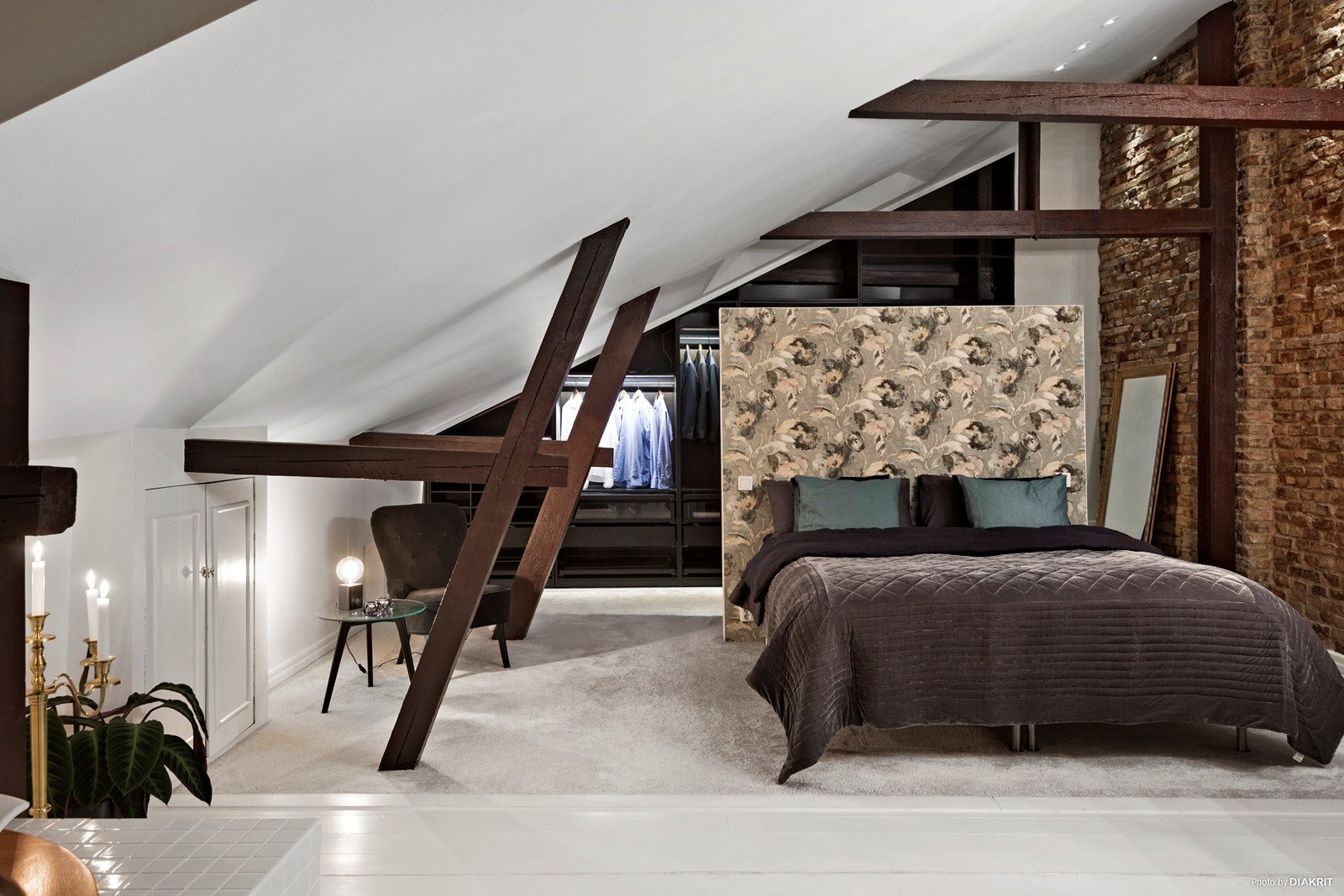 Luxusní bílé podkroví