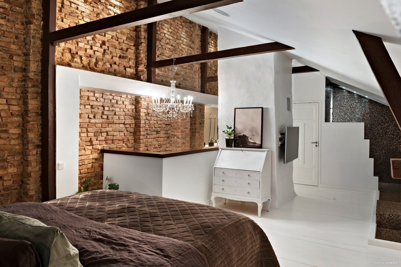 Luxusní bílé podkroví