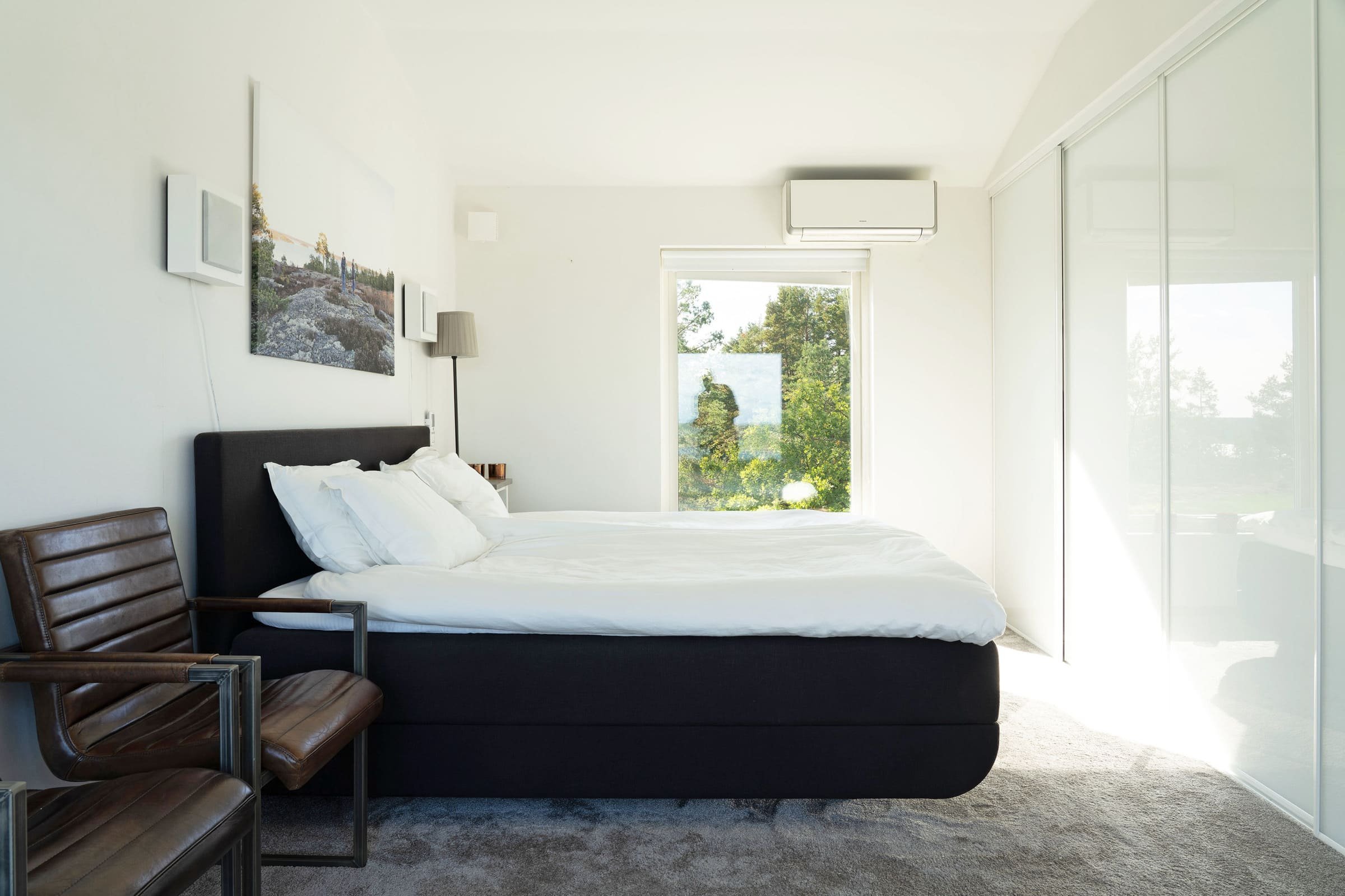 Luxusní dům s bazénem ve skále