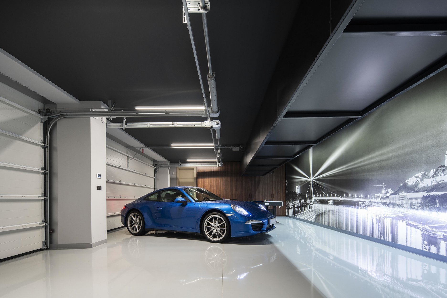 Luxusní dvoupodlažní dům na mírně svažité parcele