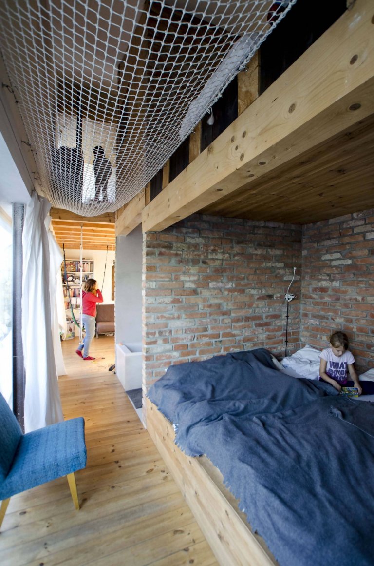 Malá rodinná usedlost plná dynamiky