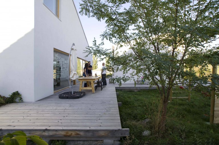 Malá rodinná usedlost plná dynamiky