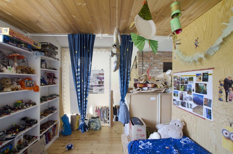 Malá rodinná usedlost plná dynamiky