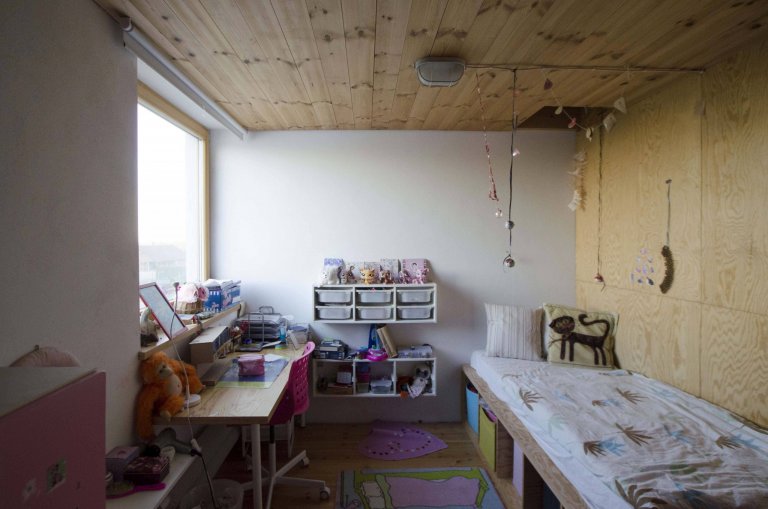 Malá rodinná usedlost plná dynamiky