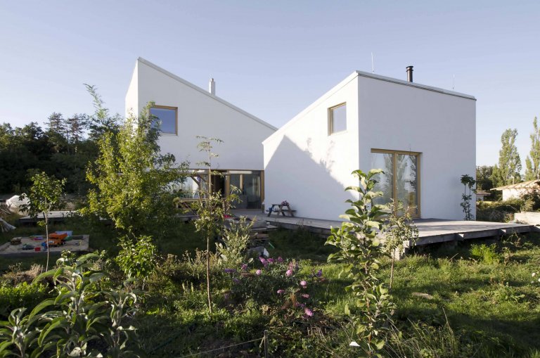 Malá rodinná usedlost plná dynamiky