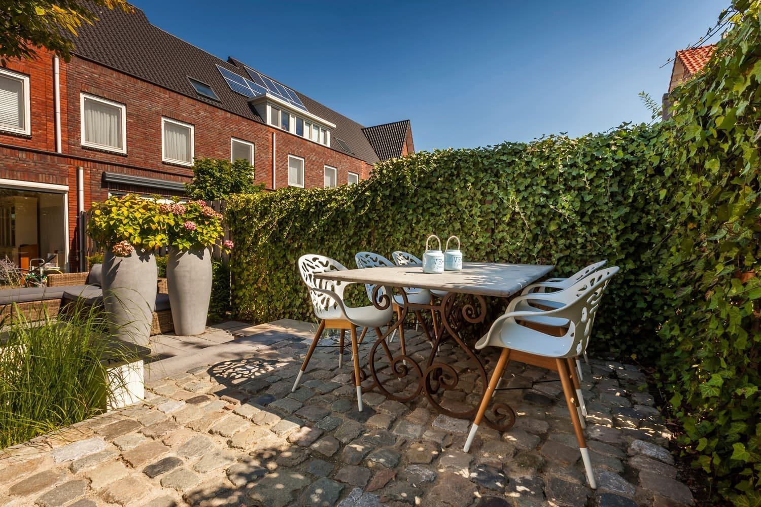 Malá zahrada za domem slouží především k odpočinku