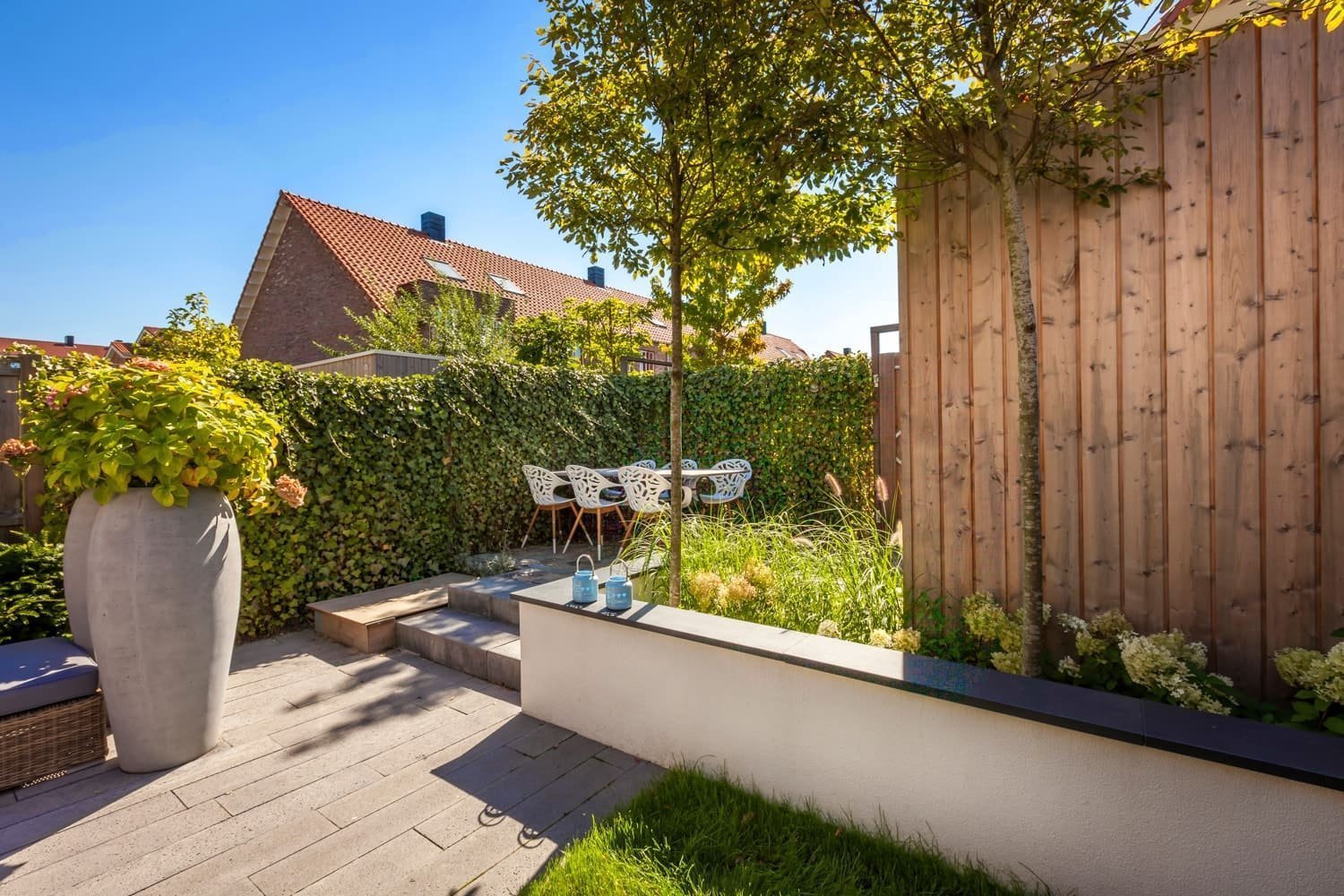 Malá zahrada za domem slouží především k odpočinku