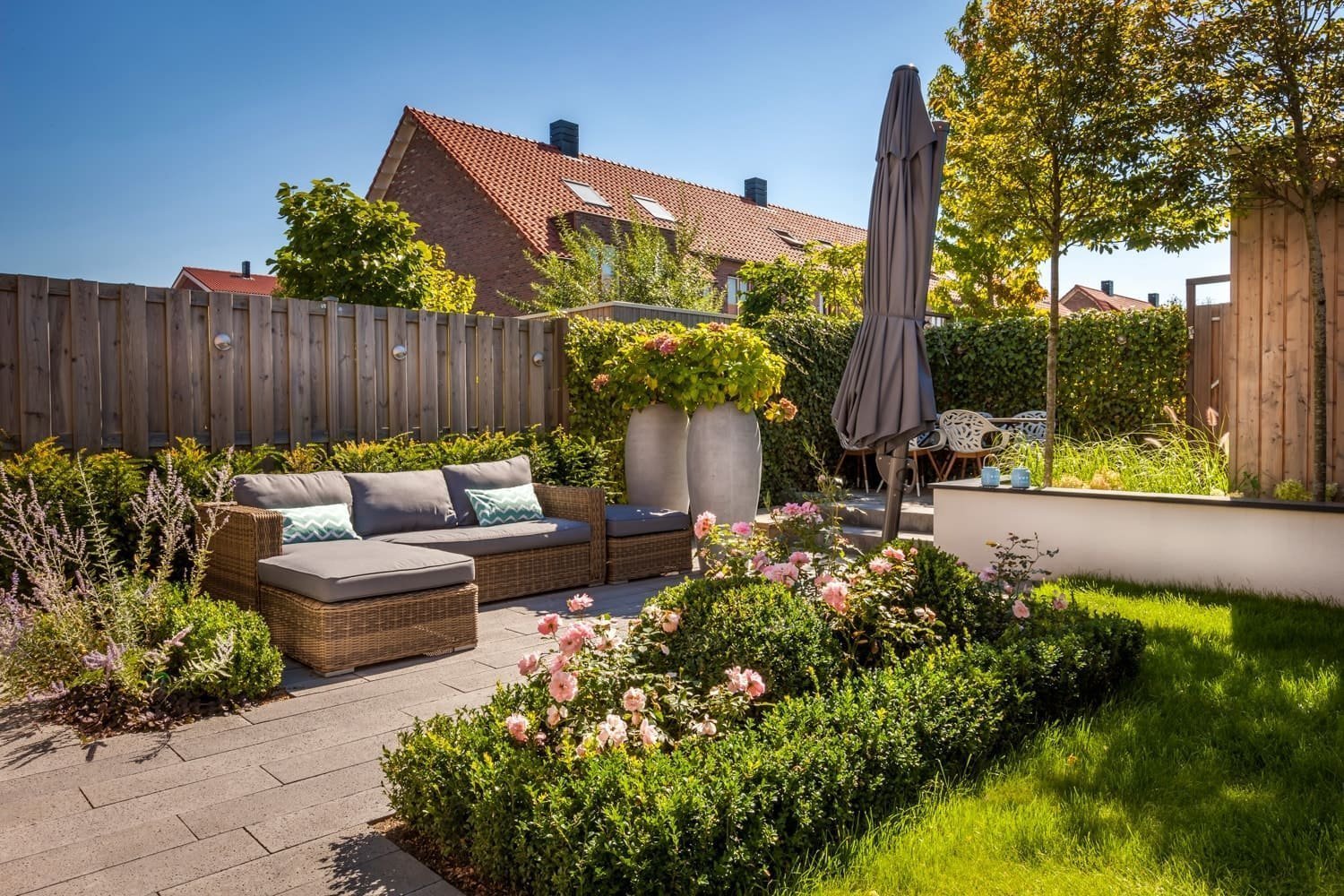 Malá zahrada za domem slouží především k odpočinku