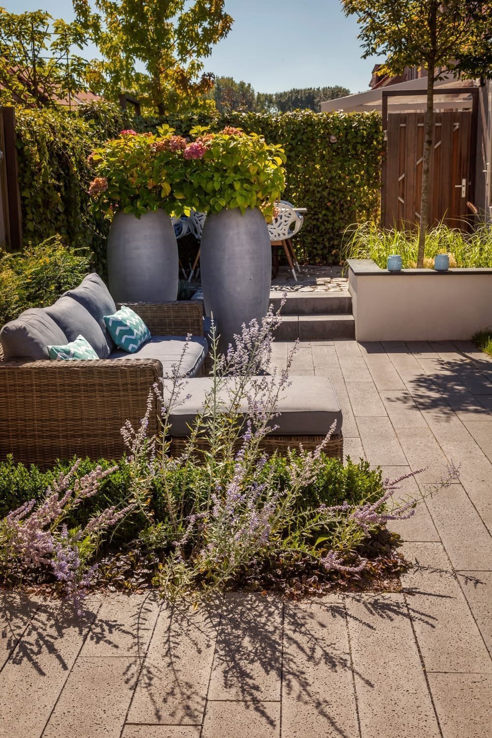 Malá zahrada za domem slouží především k odpočinku