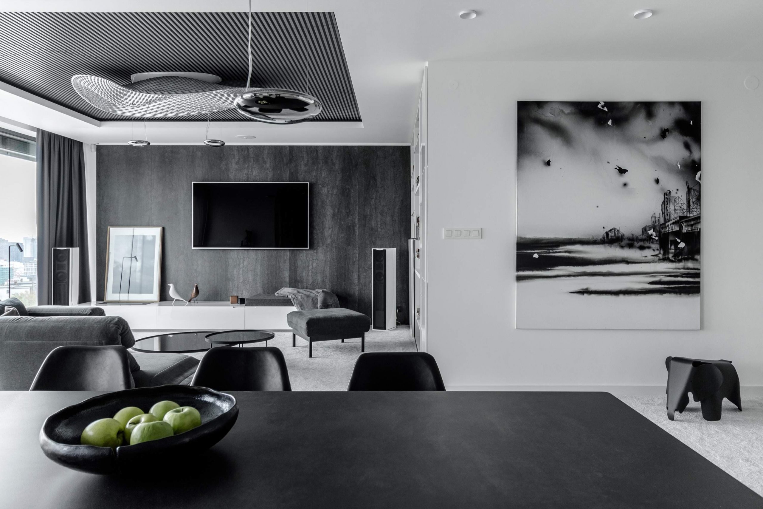 Mezonetový byt v sametově šedé barvě