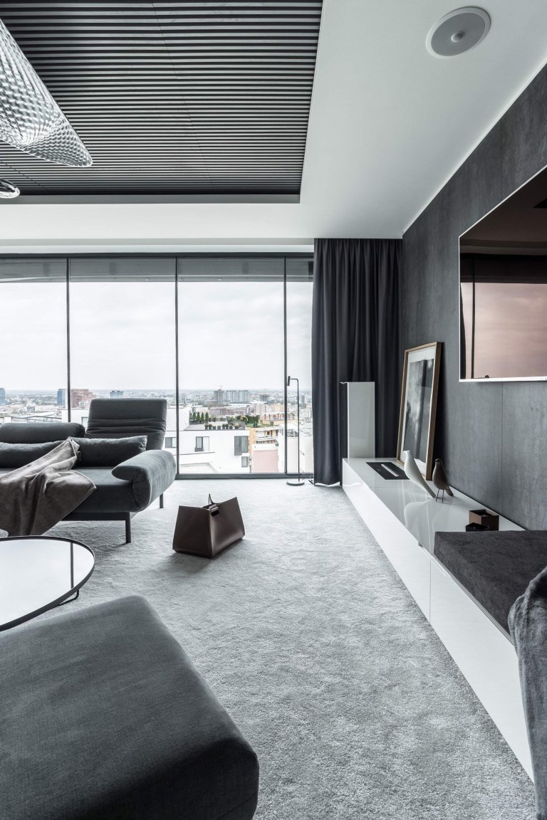 Mezonetový byt v sametově šedé barvě