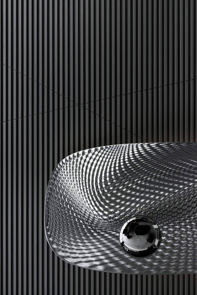 Mezonetový byt v sametově šedé barvě