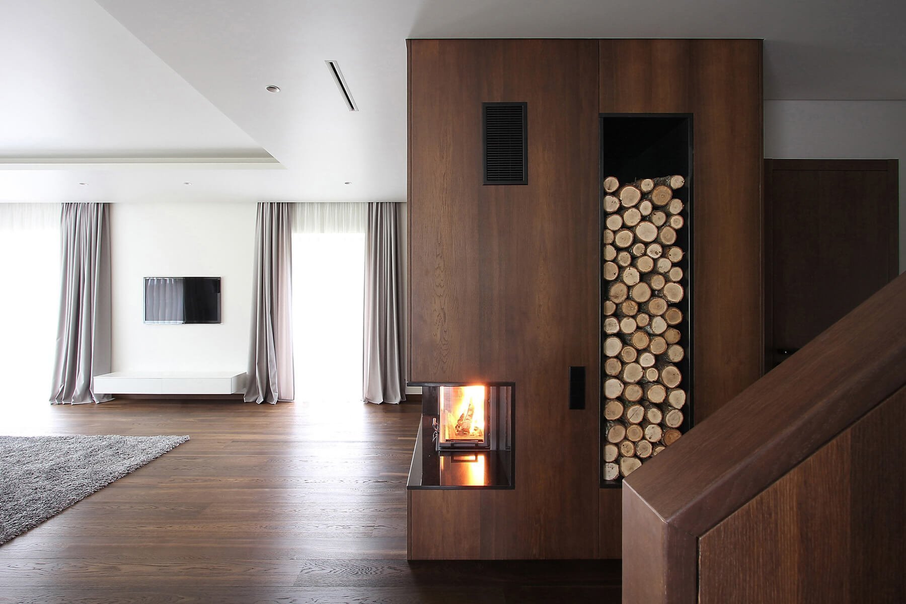 Minimalistické bydlení s akváriem