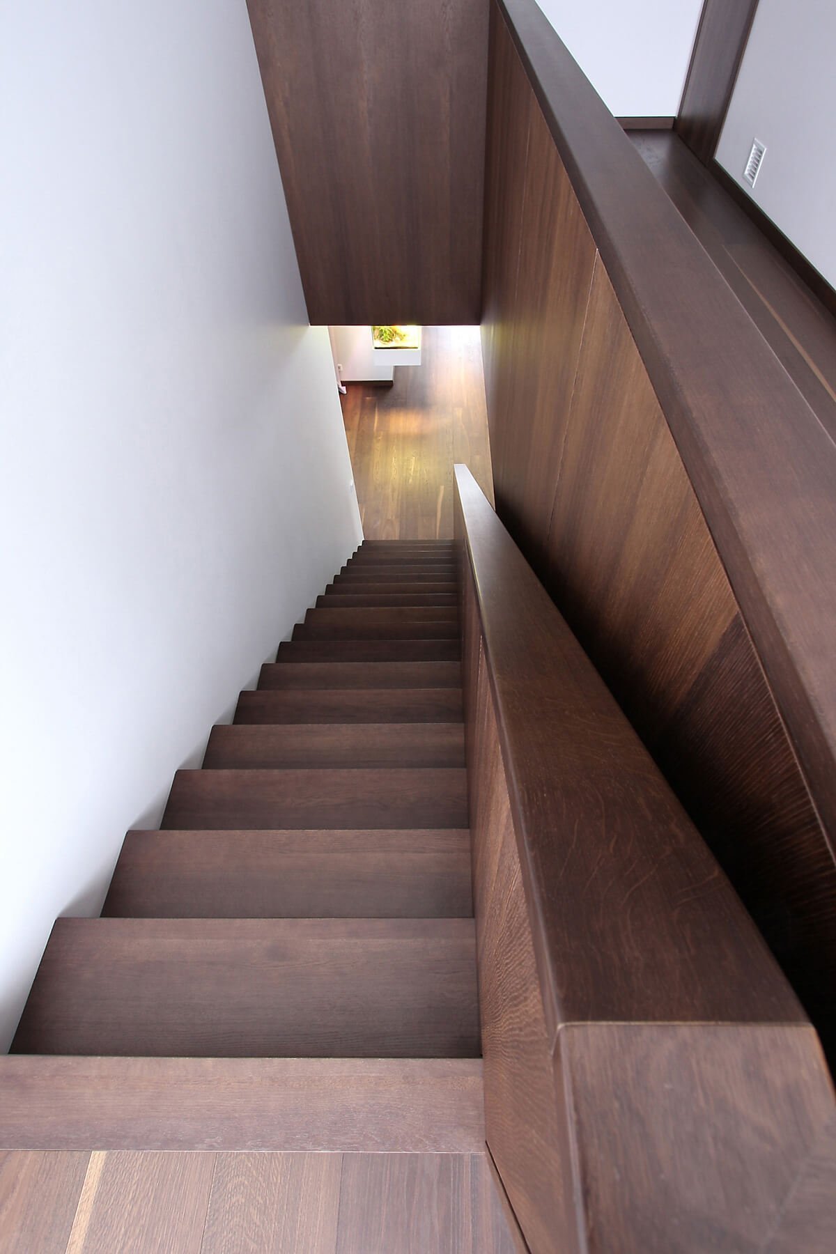 Minimalistické bydlení s akváriem