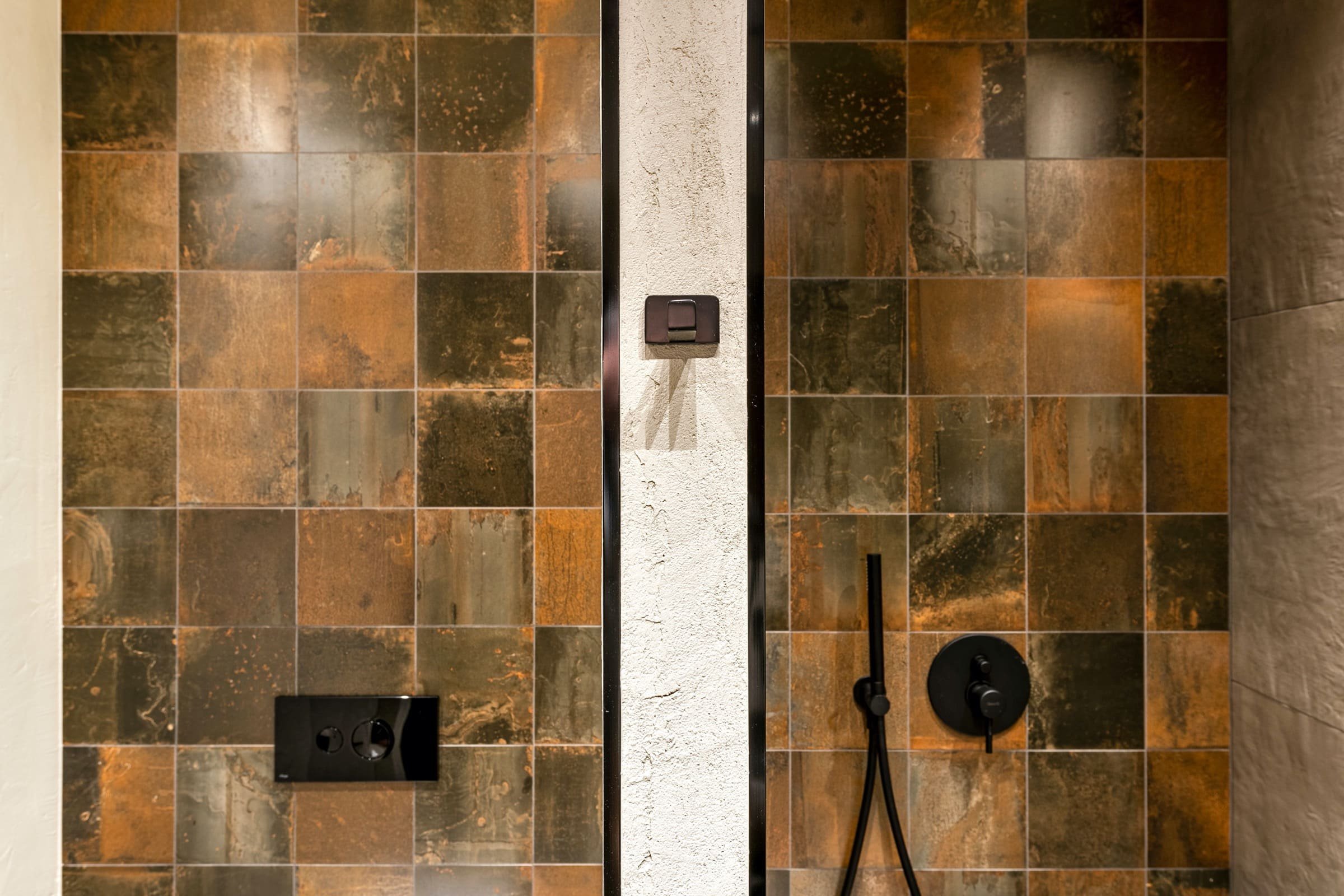 Minimalistický interiér s exotickým výrazem