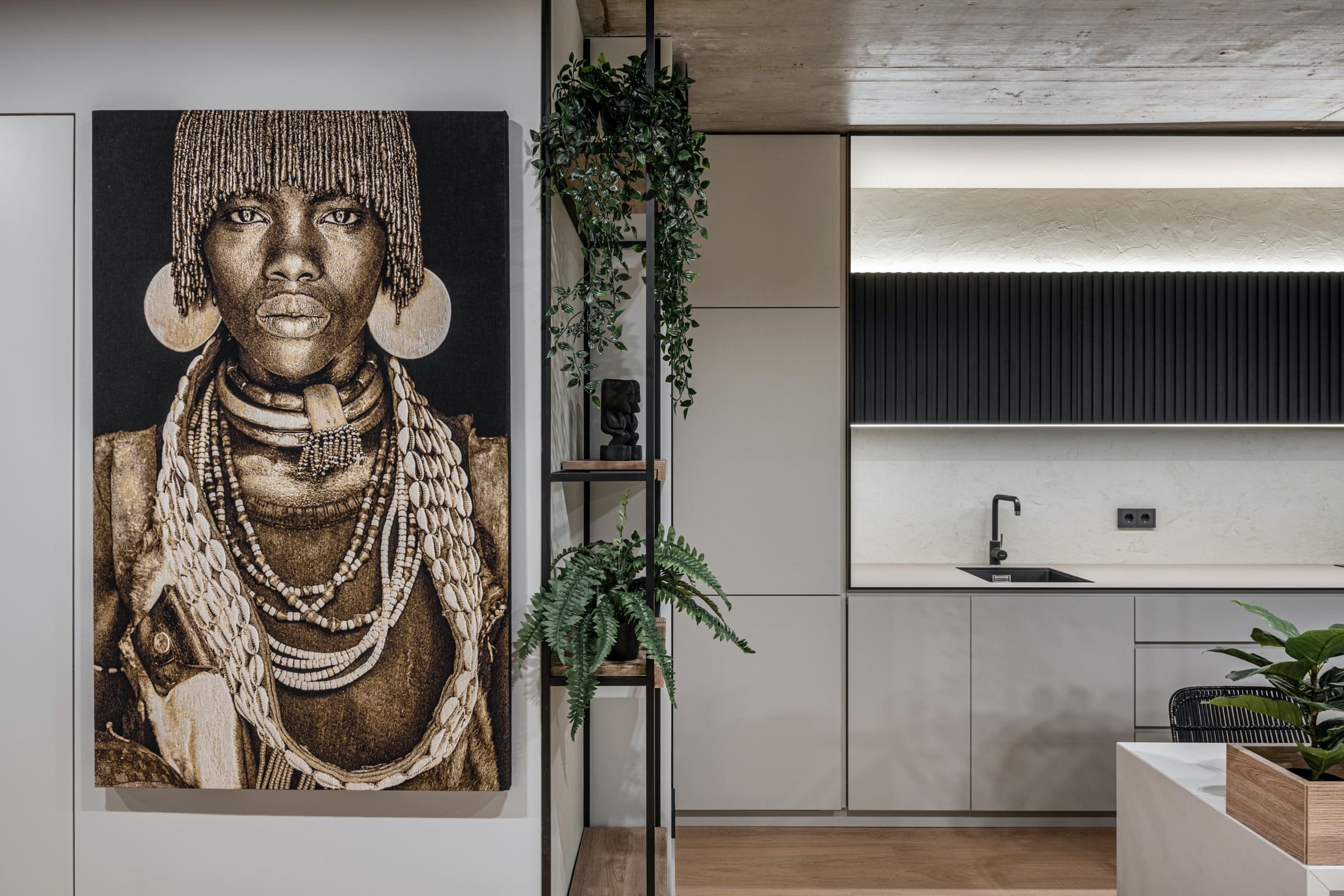 Minimalistický interiér s exotickým výrazem