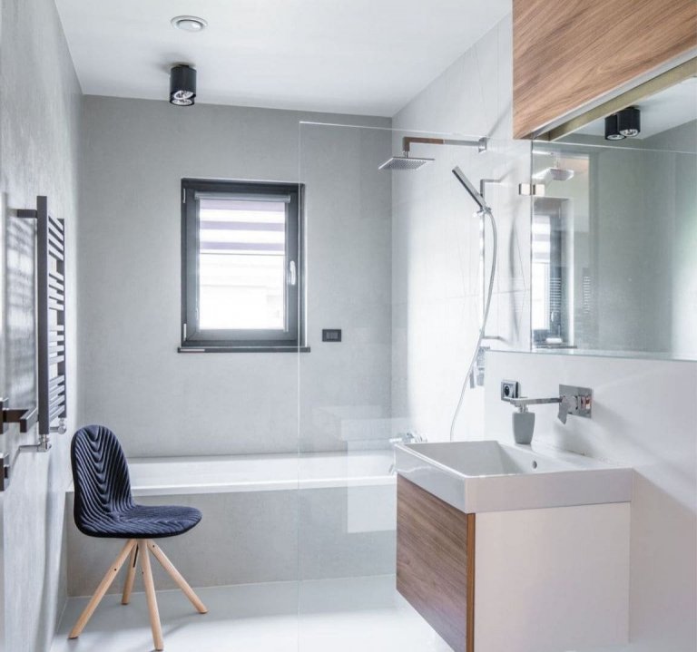 Moderní a útulný interiér v sametově šedé barvě