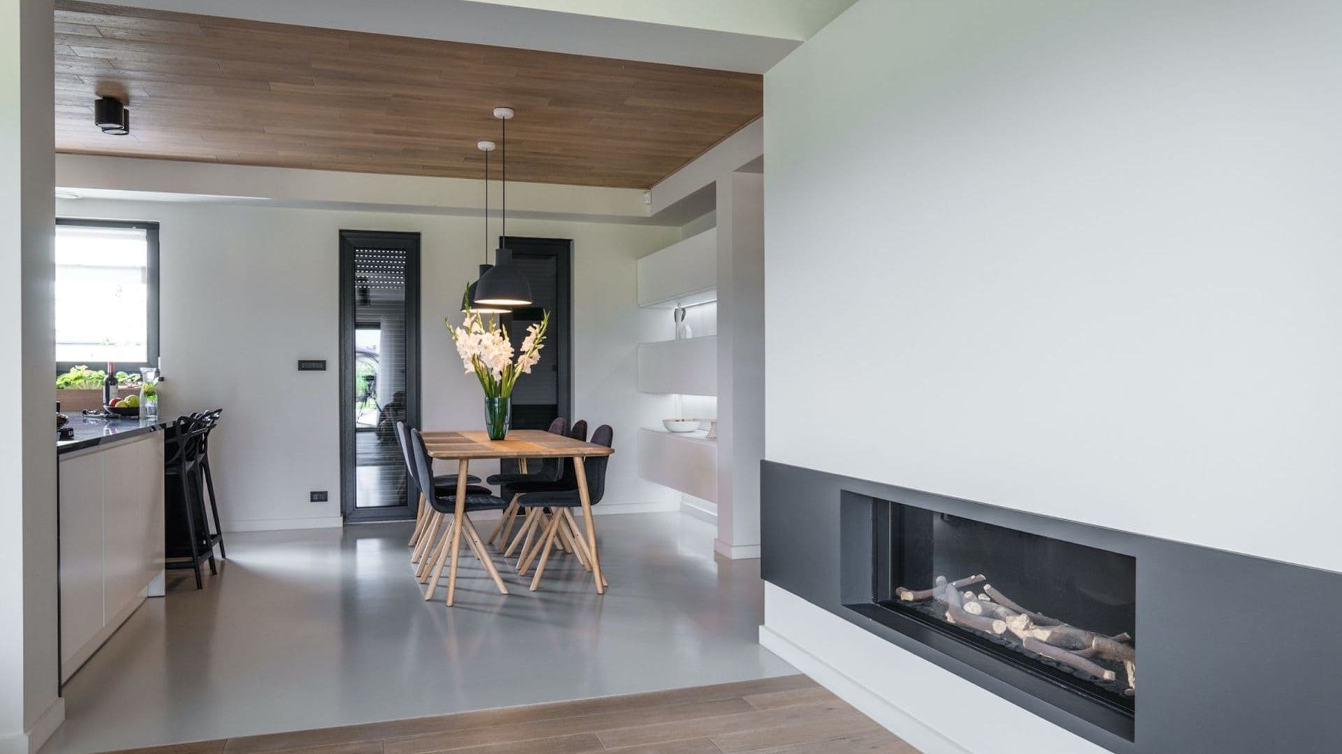 Moderní a útulný interiér v sametově šedé barvě