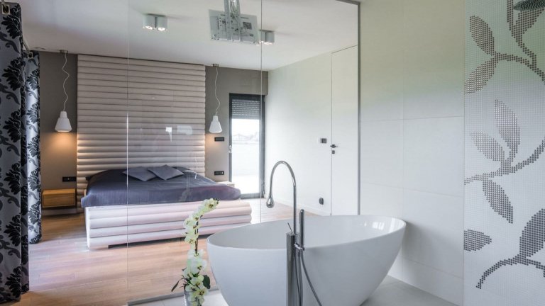 Moderní a útulný interiér v sametově šedé barvě