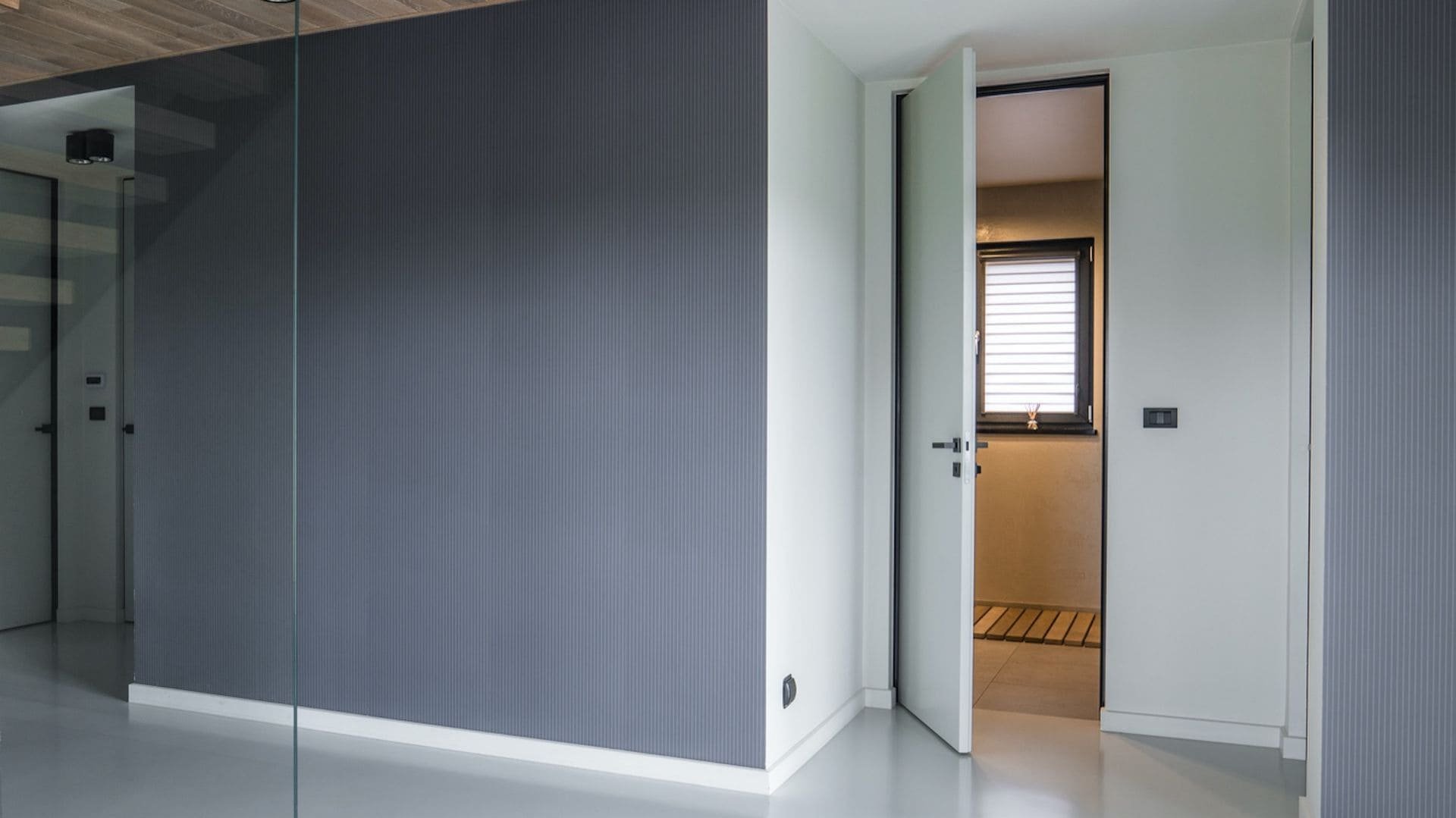 Moderní a útulný interiér v sametově šedé barvě