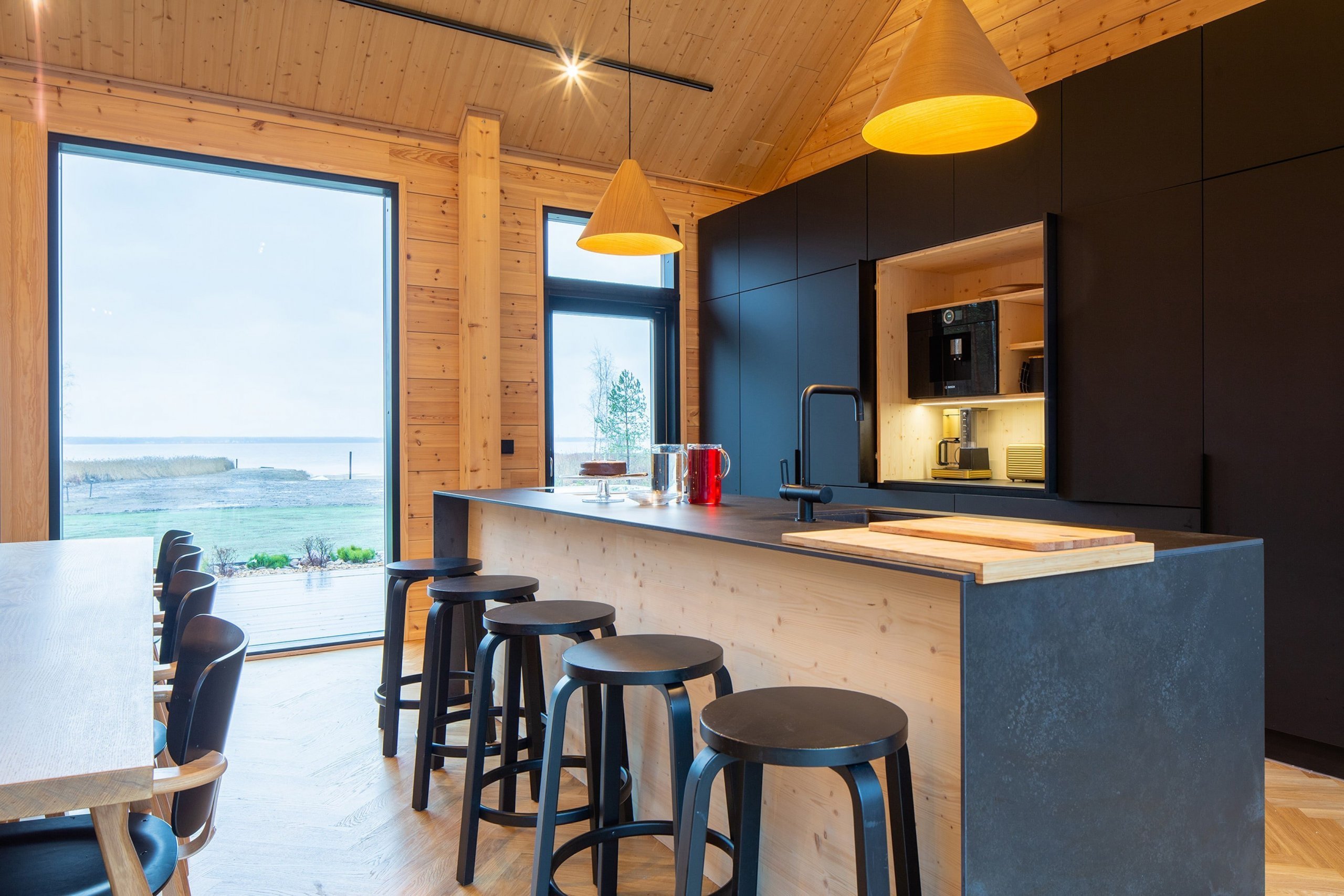 Moderní dřevěný dům na finském venkově