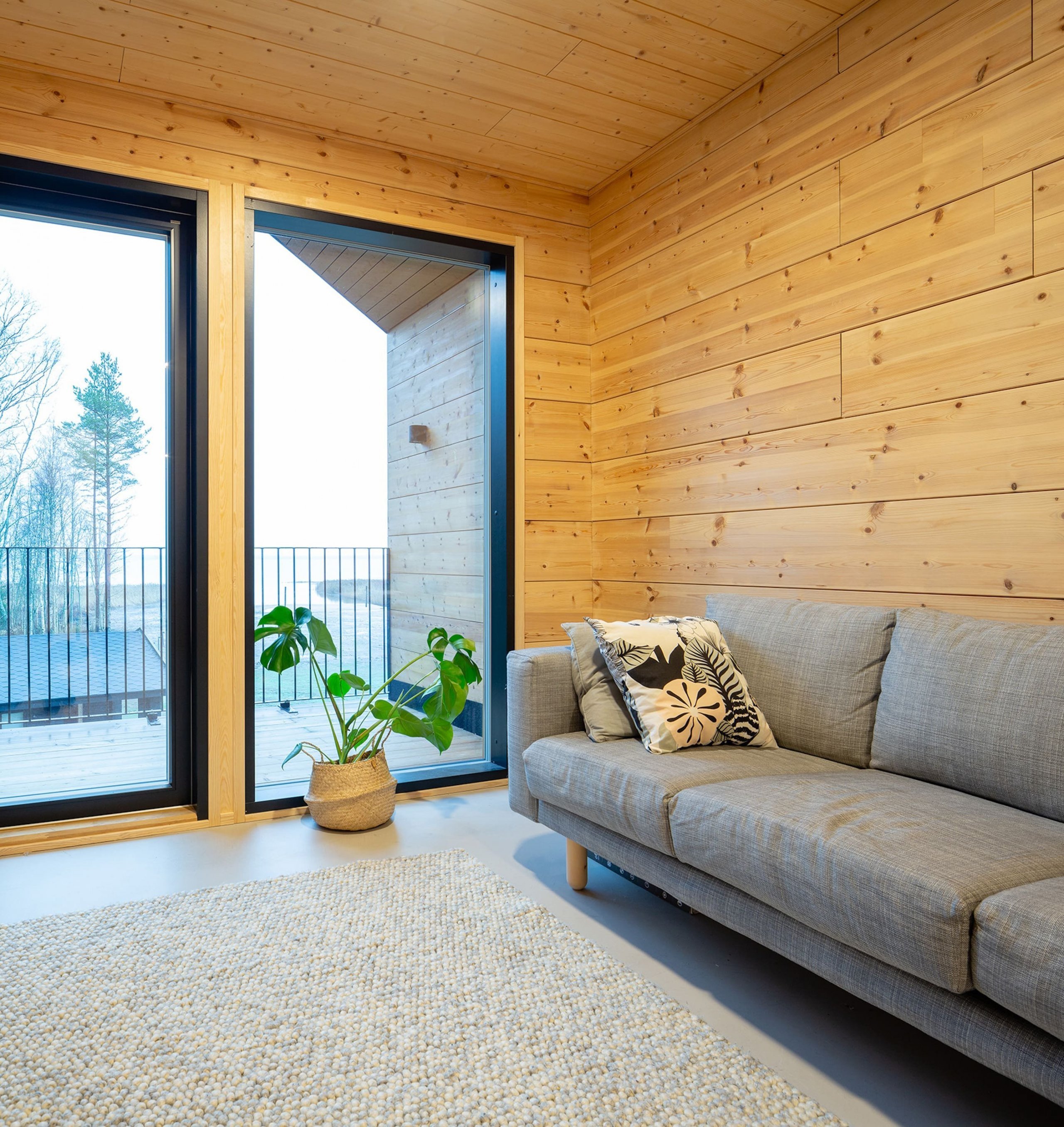 Moderní dřevěný dům na finském venkově